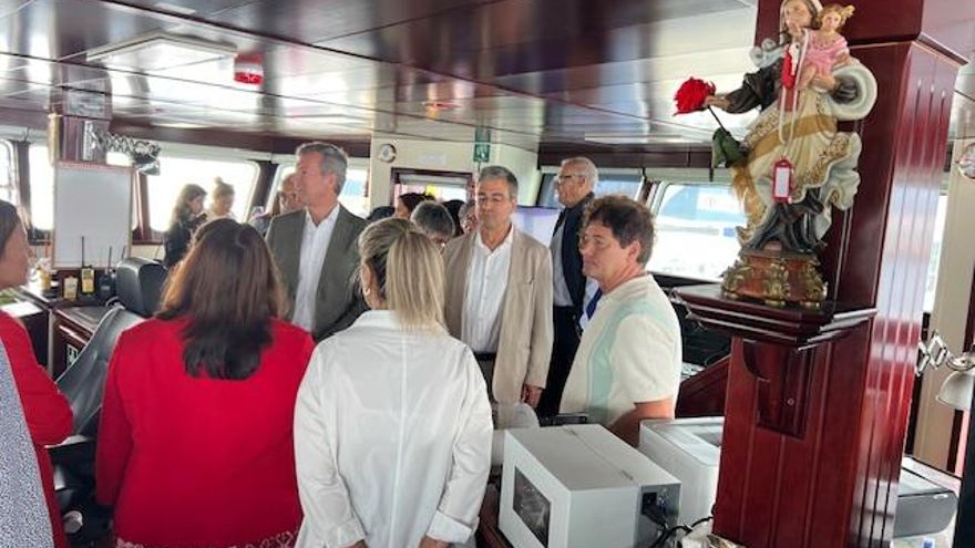 Rueda anuncia en Cangas más de 300.000 euros en ayudas para promover el relevo generacional en el mar