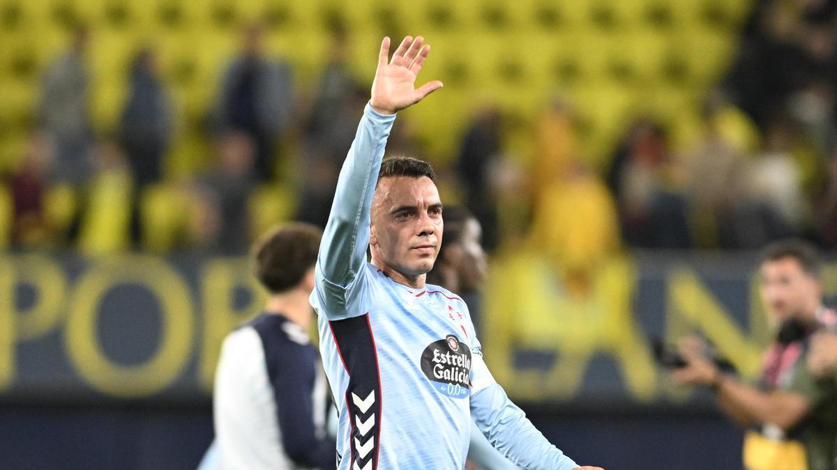 Aspas saluda a la afición viguesa.