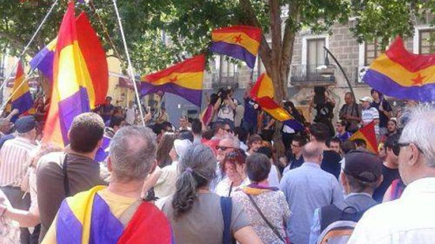 Unas 500 personas se manifiestan en Madrid a favor de la República