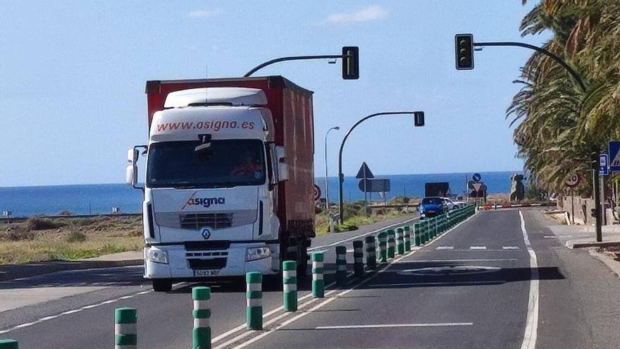 Los vecinos de Juan Grande llevan siete años esperando por un semáforo para cruzar la GC 500