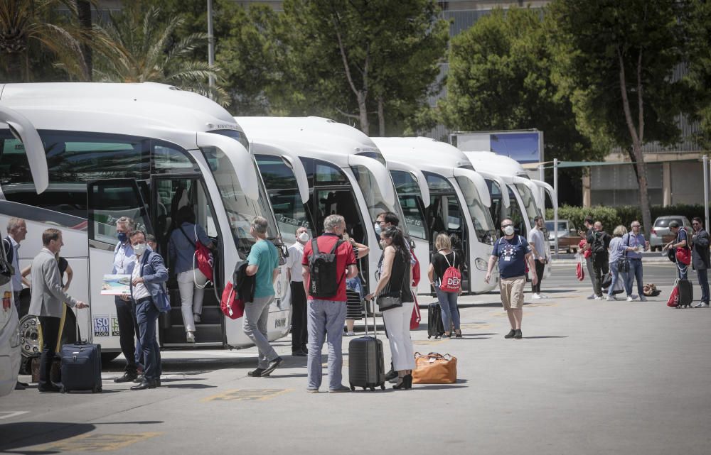 Los aeropuertos de Baleares reciben 65 vuelos en el primer día de la 'nueva normalidad'