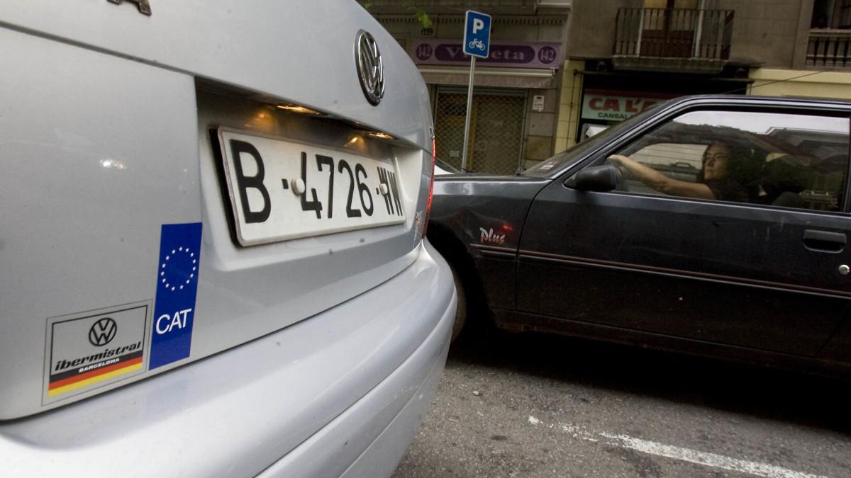 Poner la matrícula nueva en el coche