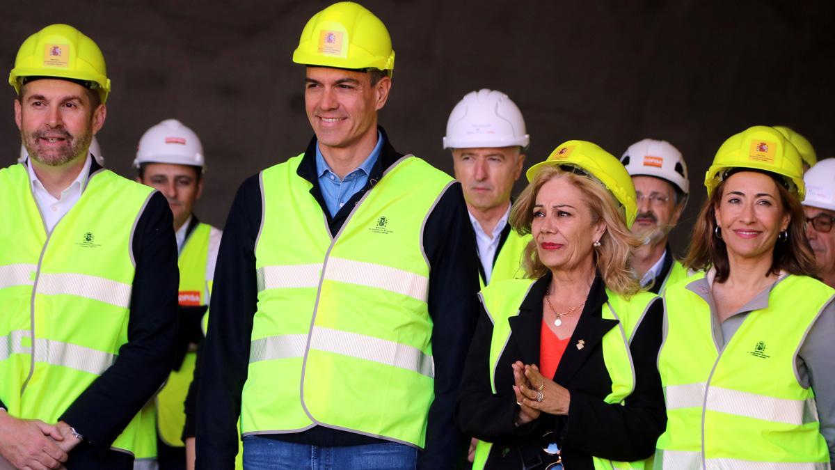 Pedro Sánchez visita las obras del túnel de Viladecavalls de la B-40, en abril de 2023