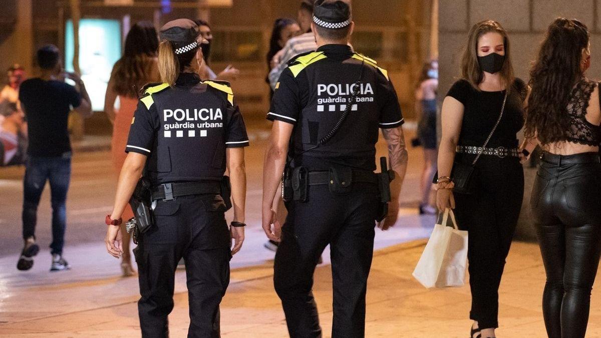 Barcelona establece cuotas femeninas para acceder a la Guardia Urbana y Bomberos