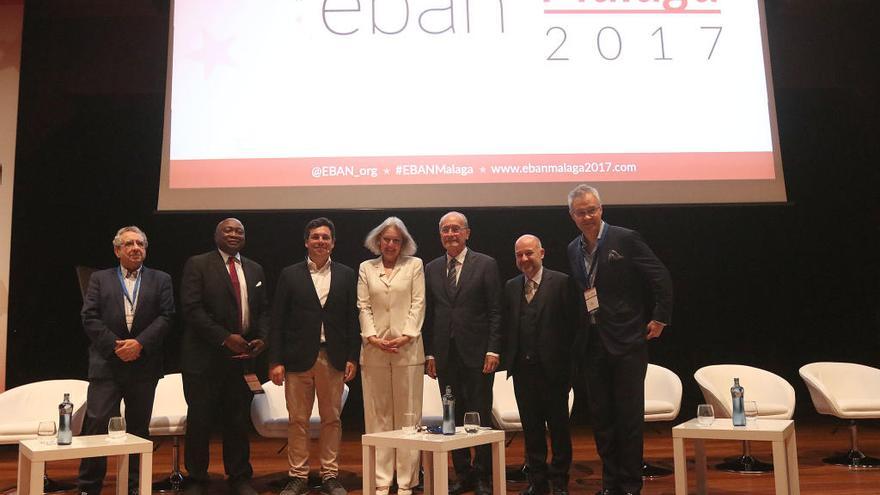 De la Torre y Candace Johnson, junto a otros ponentes en la inauguración de EBAN Málaga.