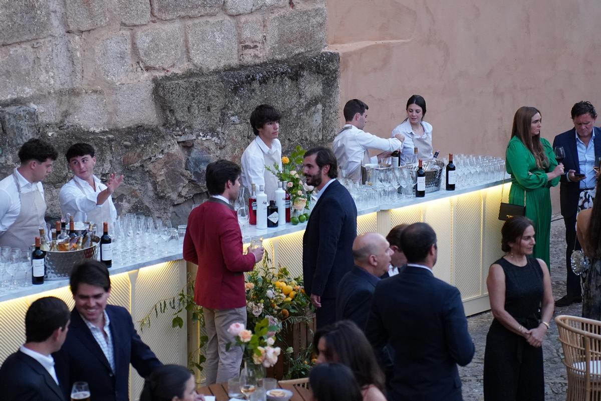 Fernando Palazuelo, con una chaqueta burdeos, durante la preboda.