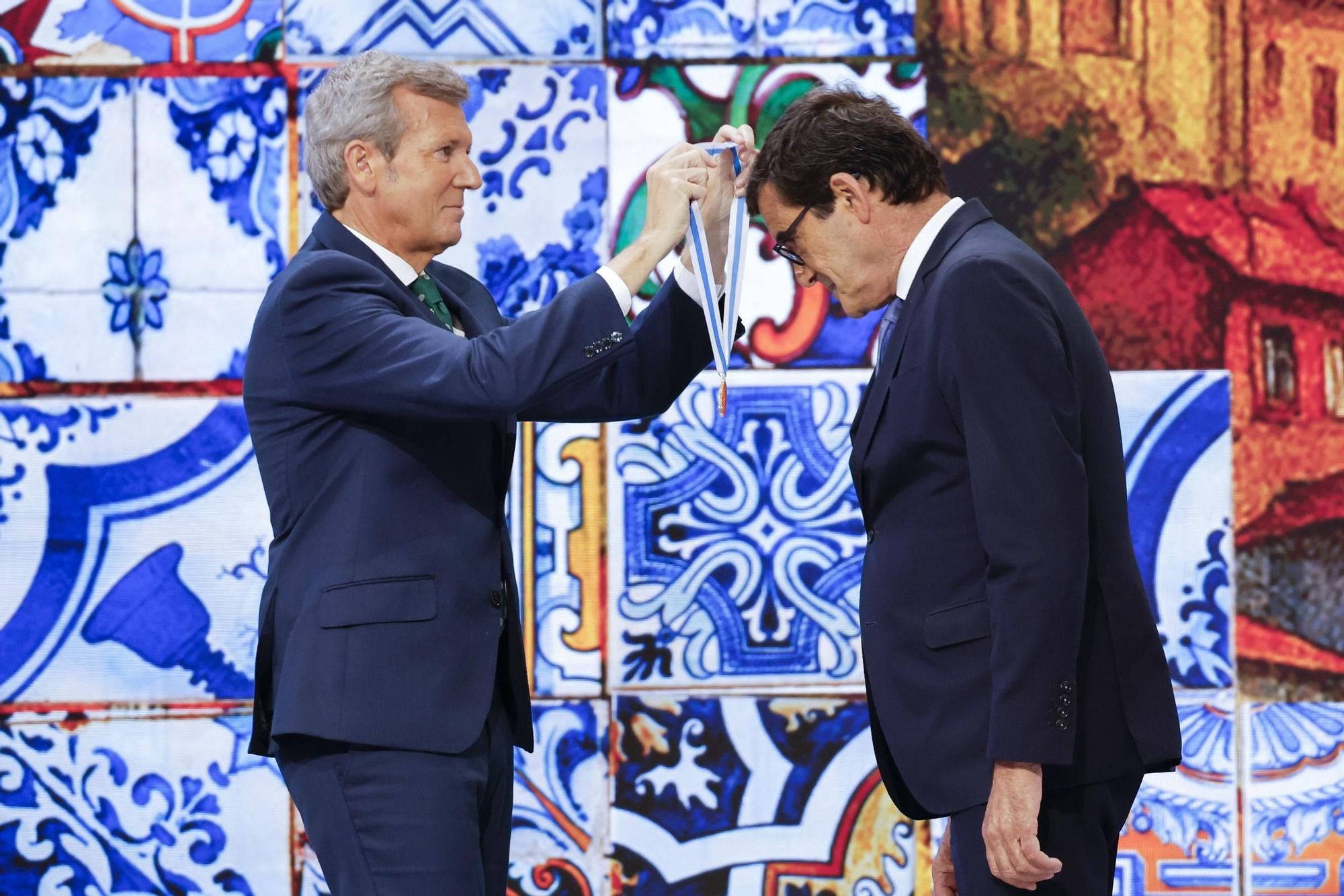 Los alcaldes de Oporto y Braga recogen en las Medallas de Galicia