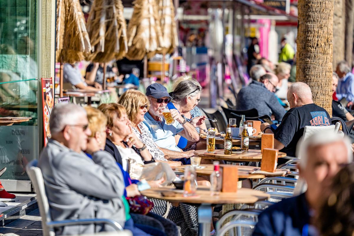 Benidorm se prepara para la invasión de turistas por el puente de diciembre