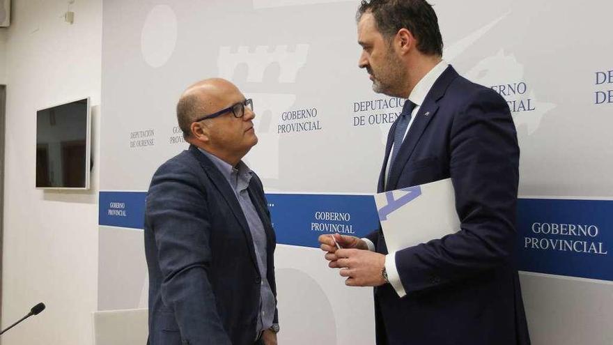 José Manuel Baltar y Rubén Saavedra, ayer en el centro cultural Marcos Valcárcel. // Iñaki Osorio