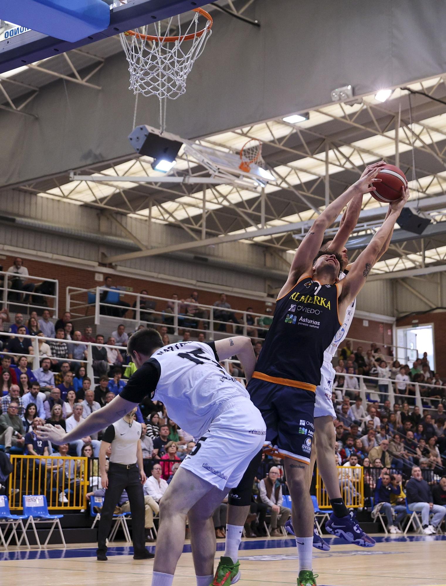 (98-88): El Alimerka Oviedo Baloncesto gana un partido a vida o muerte al Afanión Almansa