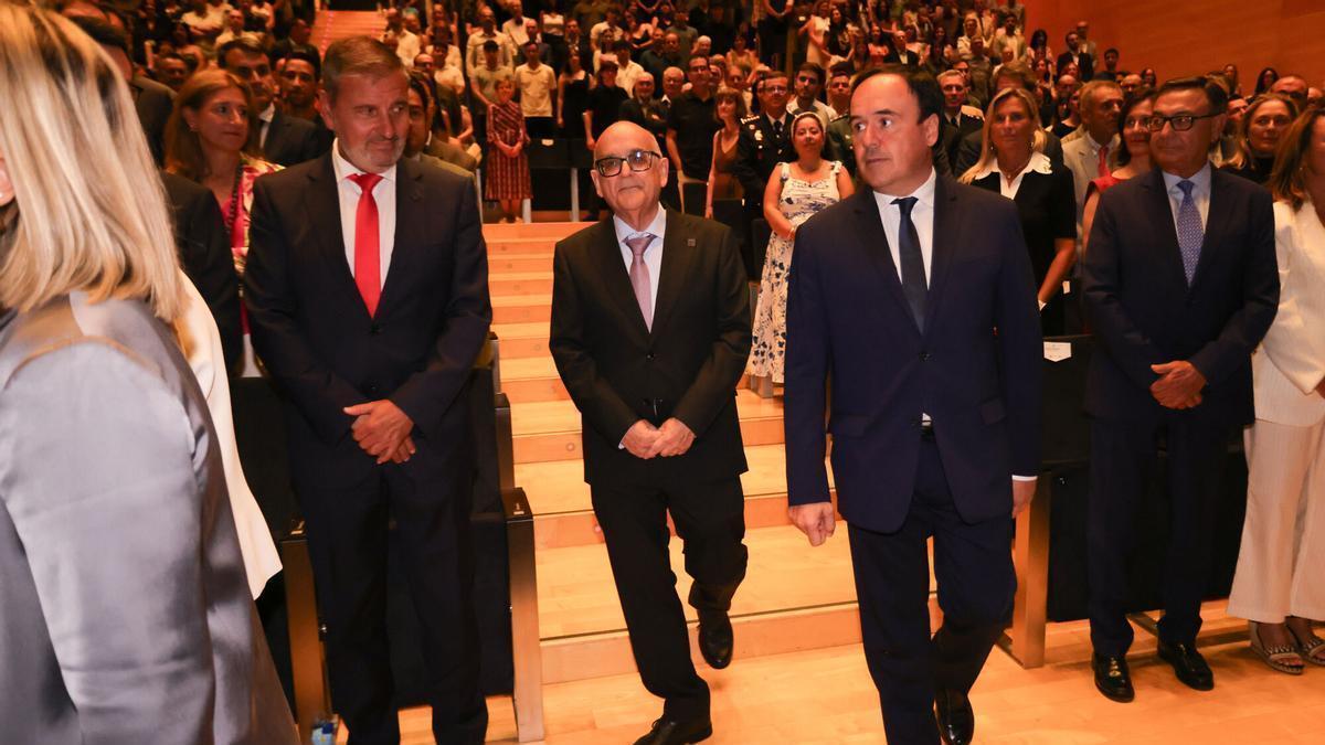 Juanfran Pérez Llorca acude a la toma de posesión del nuevo rector de la UJI, Jesús Lancis, este miércoles.