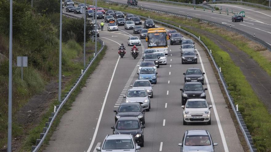 Retenciones en las carreteras asturianas tras el día de sol y playa