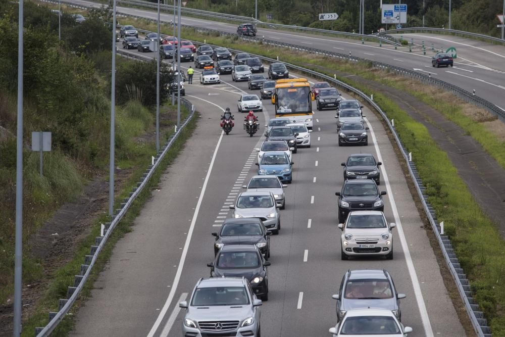 Retenciones en las carreteras asturianas tras el día de sol y playa