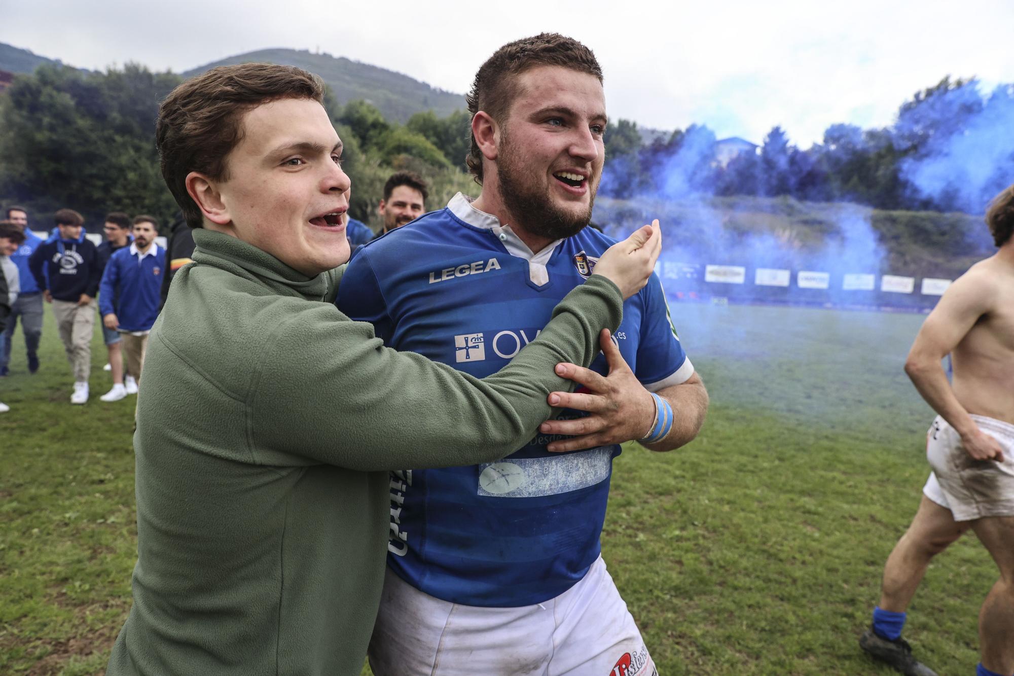 Fiesta del Real Oviedo Rugby tras ascender a División de Honor B