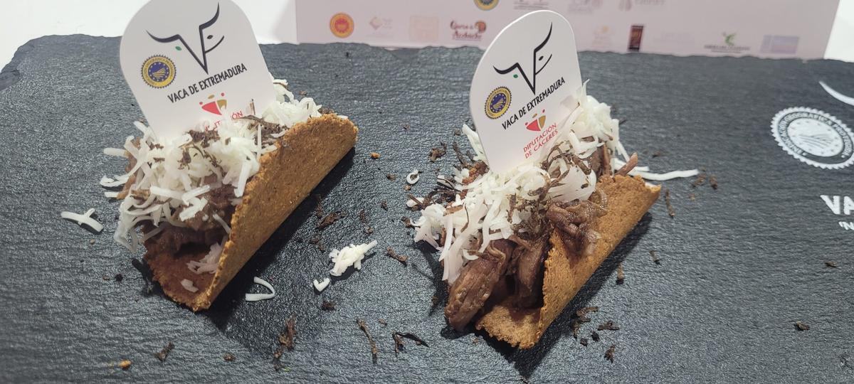 Taco meloso de Vaca de Extremadura IGP, con nube montada de Queso de Acehúche