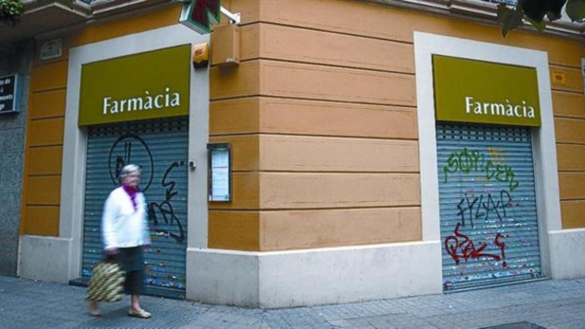 Protesta de farmacéuticos ante la sede de la Conselleria d'Economia, ayer.