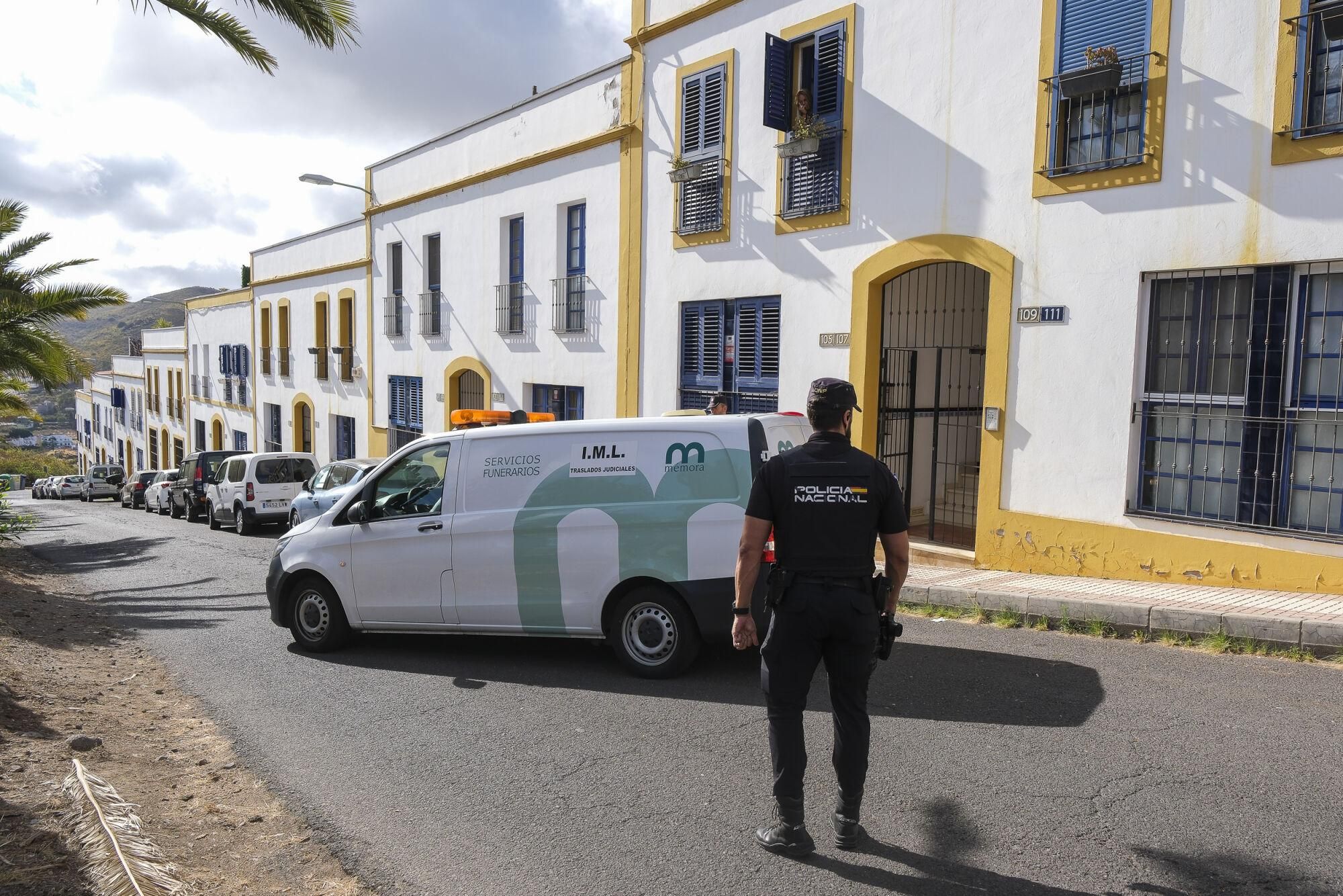 Hallan los cadáveres de una pareja en una vivienda de El Zardo