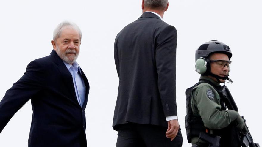 Lula da Silva sale de la prisión de Curitiba.