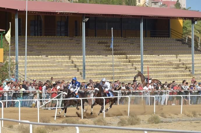 27-07-2019 SANTA LUCIA DE TIRAJANA. Primeras carreras de caballos en el hipodromo de Santa Lucía, tras cuatro años cerrado  | 27/07/2019 | Fotógrafo: Andrés Cruz