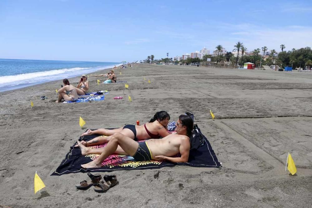 Los malagueños se lanzan a la playa