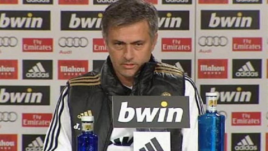 Mourinho: "Les he dicho tenéis 45 minutos para limpiar la basura"