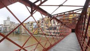 El pont més emblemàtic i fotografiat, el de les Peixeteries Velles, pont del Ferro o Eiffel, construït pels mateixos tallers que van elevar la torre parisenca. El seu color vermellós el fa especialment atractiu.