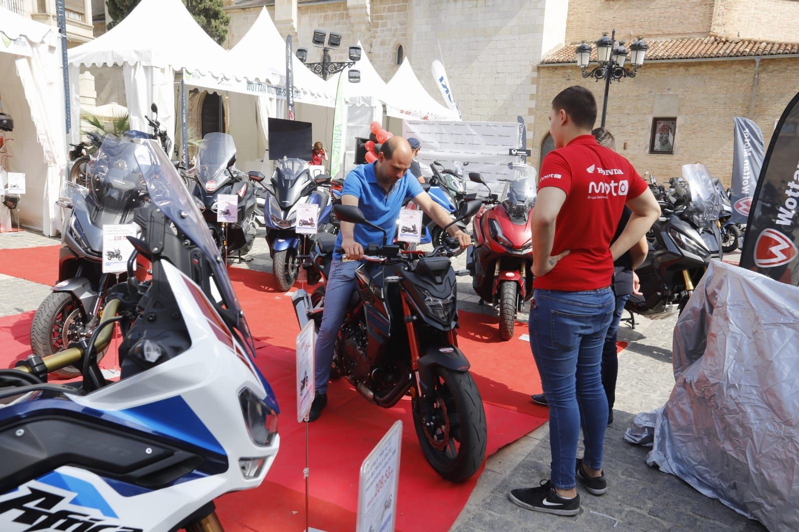 Primer día de la Fira del Motor de Gandia