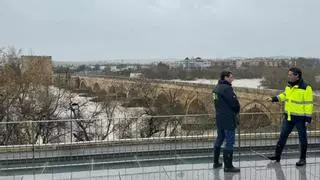 La borrasca Marta llega a Córdoba y Andalucía, en directo | Última hora de la crecida del Guadalquivir, avisos de la Aemet por viento y lluvia, y riesgo de inundaciones graves
