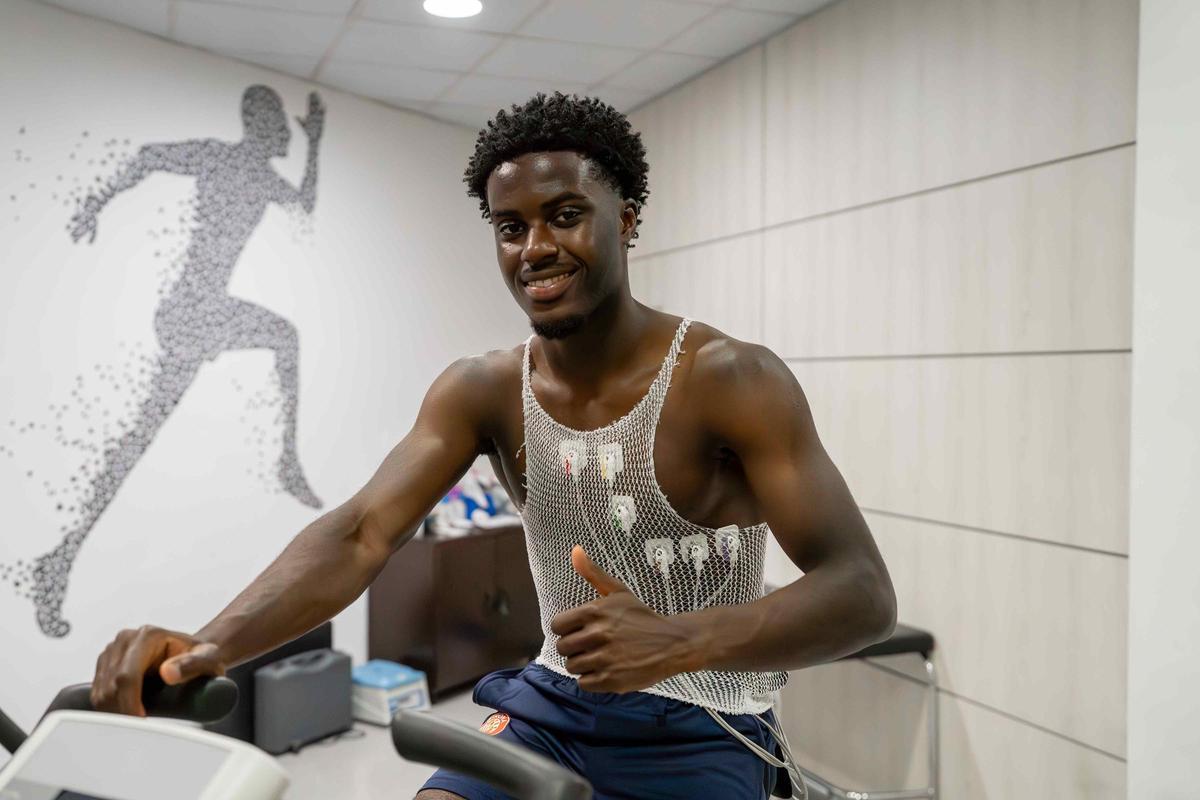 Les imatges de la presentació de Gabriel Misehouy, nou jugador del Girona