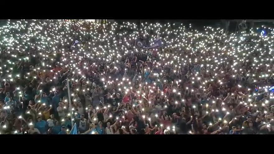 Las luces de los móviles iluminan el cierre de las fiestas de Calatayud ante la ausencia de traca final