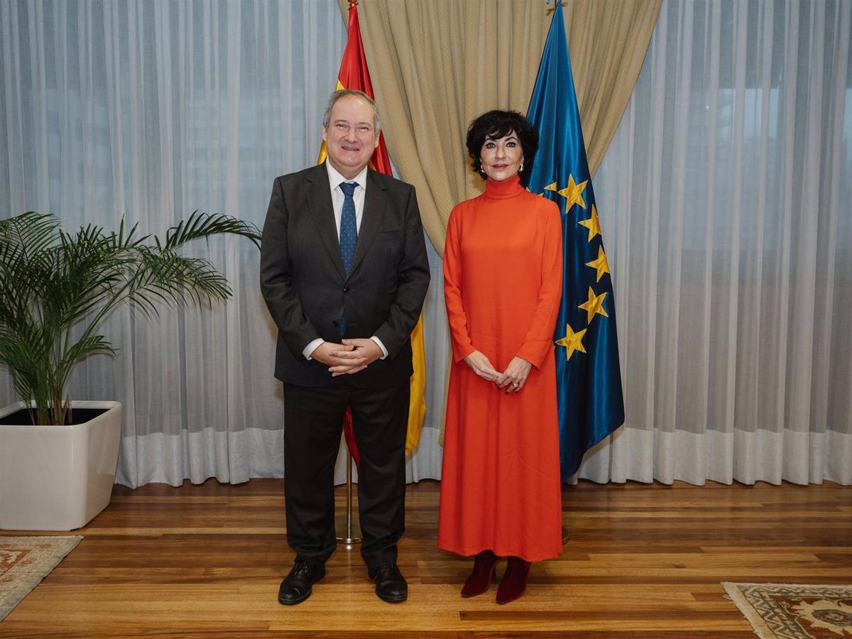 El ministro de Industria y Turismo, Jordi Hereu, se ha reunido este jueves con la consejera delegada de Pymarr, Almudena López del Pozo.