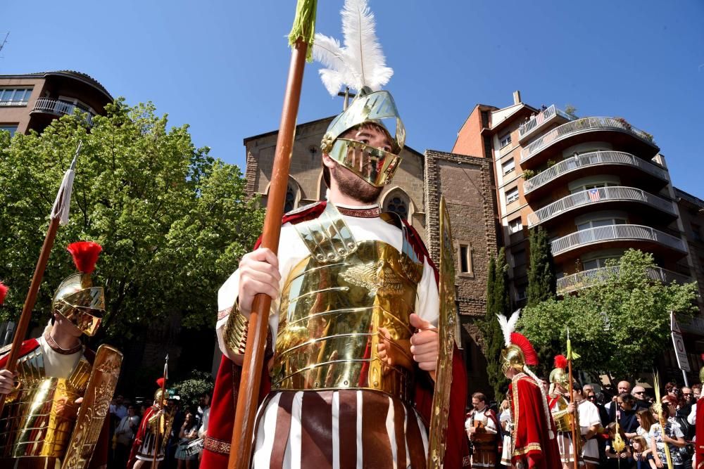 Benedicció de Rams davant l'església de Crist Rei de Manresa i desfilada dels Armats