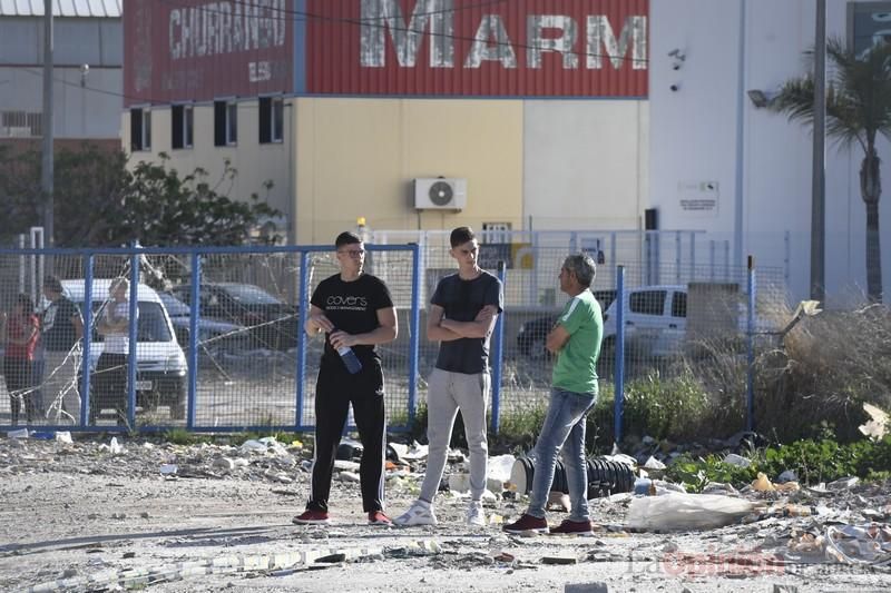 Imponentes llamas devoran una nave en Santomera