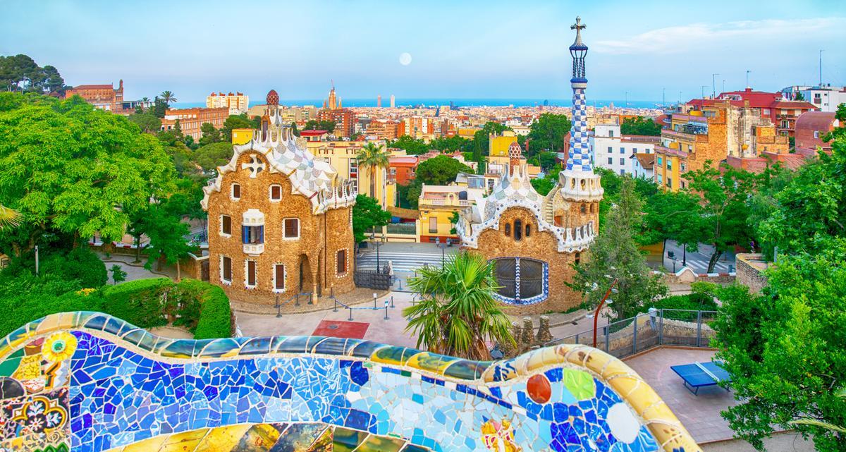 Park Güell en Barcelona al atardecer, España