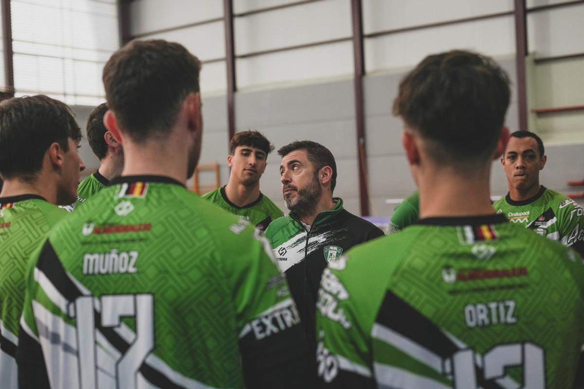 El técnico de Almendralejo, Antonio Morán, en un partido este año en San Roque.