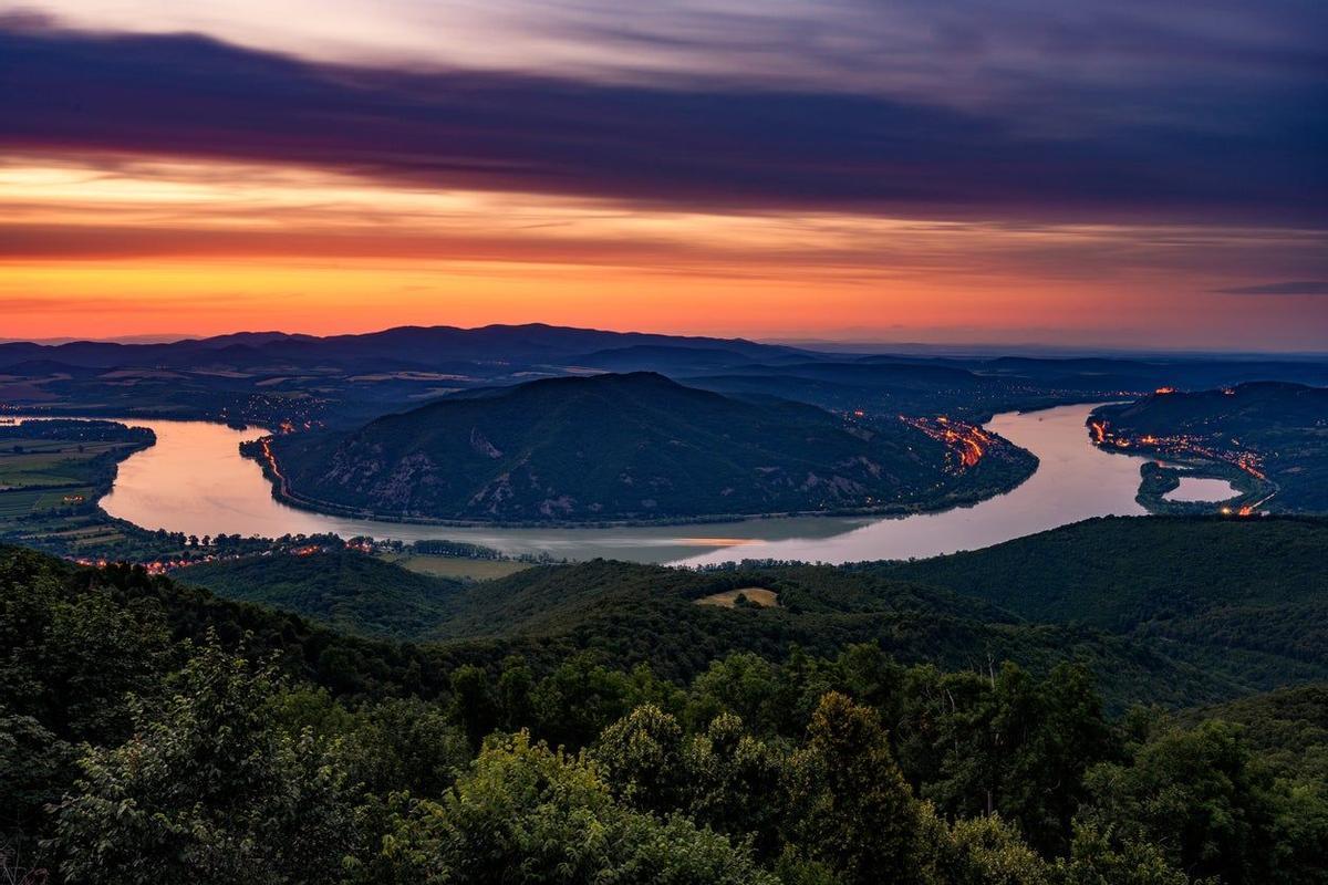 Río Danubio a su paso por Pest, Hungría