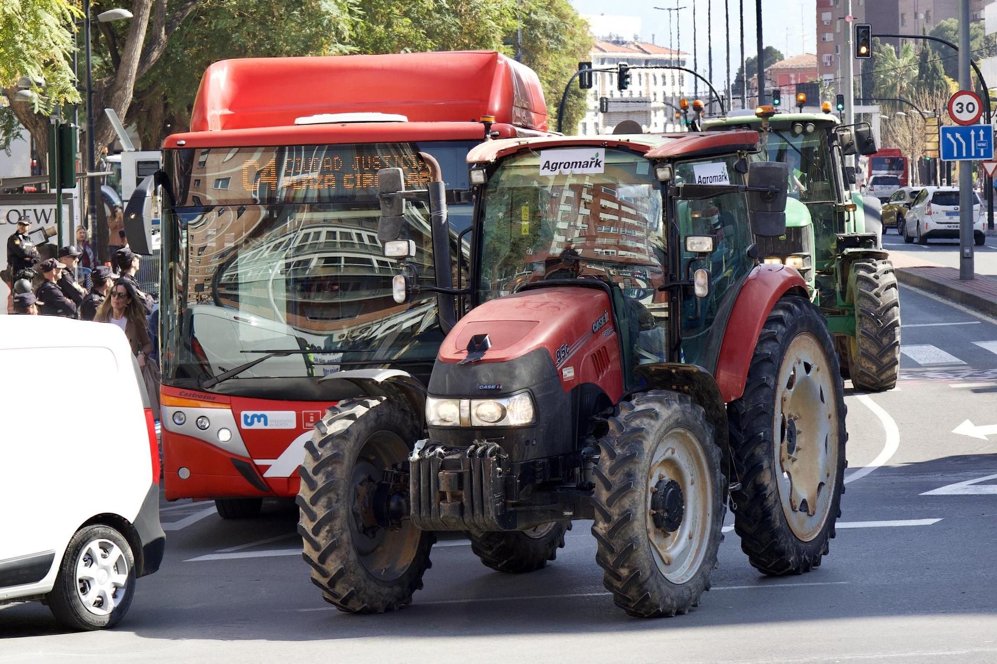 FOTOS: Los agricultores colapsan Murcia el 21F para protestar por la situación del campo