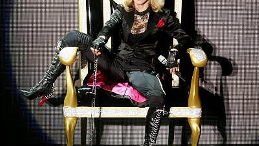 Fotografía de archivo de Madonna en uno de sus conciertos en mayo de 2008 en París.