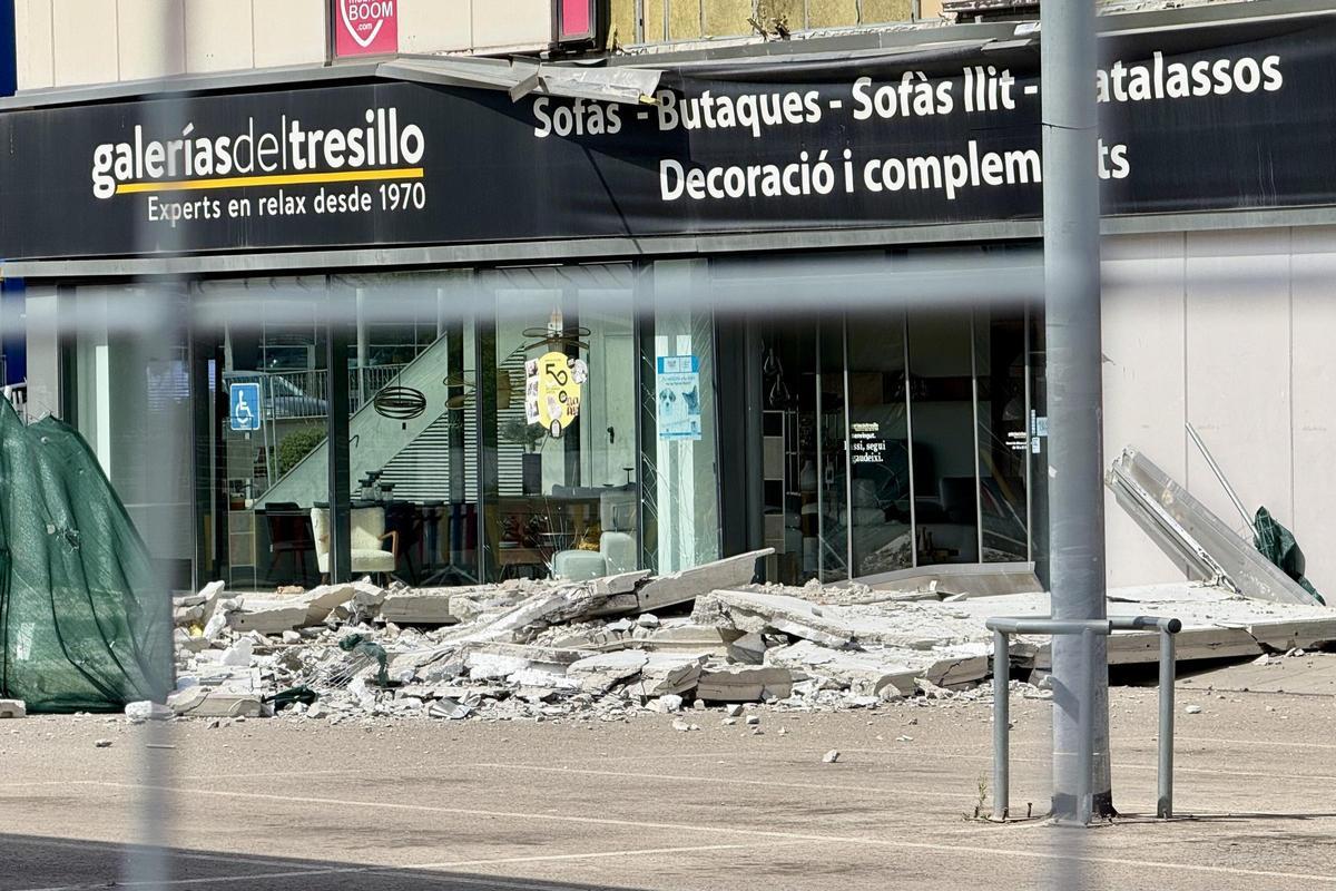 Cae otra placa de hormigón en el centro comercial de Sabadell donde murió un hombre hace dos semanas