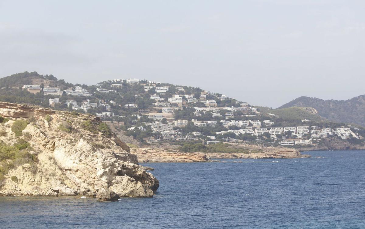 Vista de una parte de la urbanización de Roca Llisa, en la zona de la costa de Santa Eulària