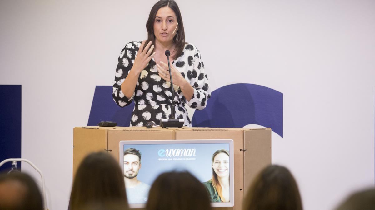 Elisa Valía, concejal de Ayuntamiento de València y presidenta de la Emshi