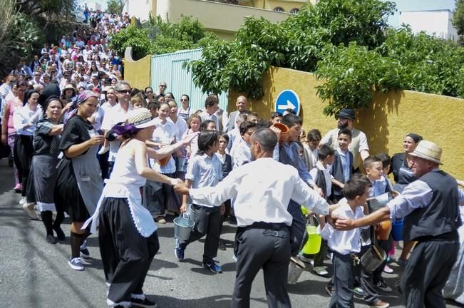 Traida Infantil del Agua de Lomo Magullo 2016