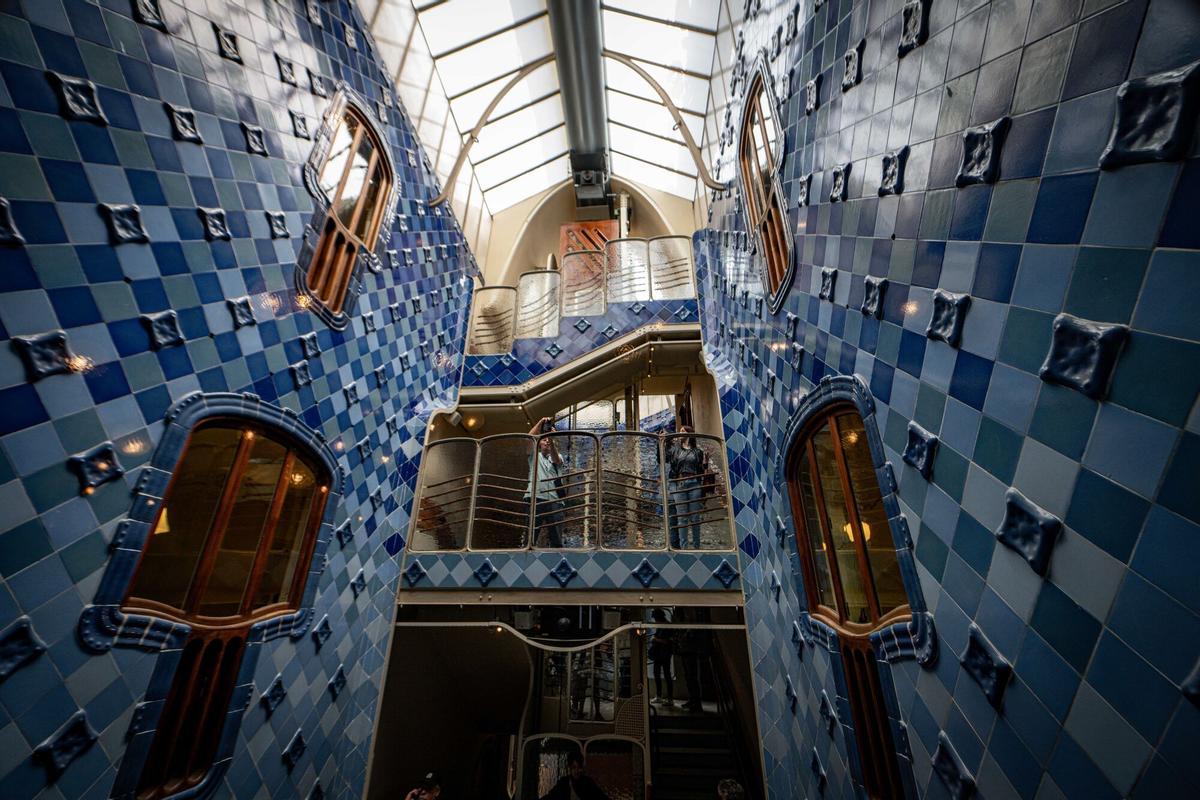 La vista desde el tercer piso de la Casa Batlló, hacia el interior del edificio.