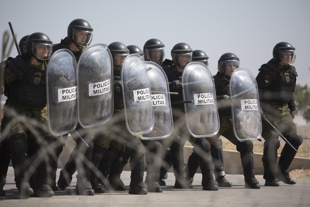 Ejercicio de la policía militar en Bétera con presencia del rey