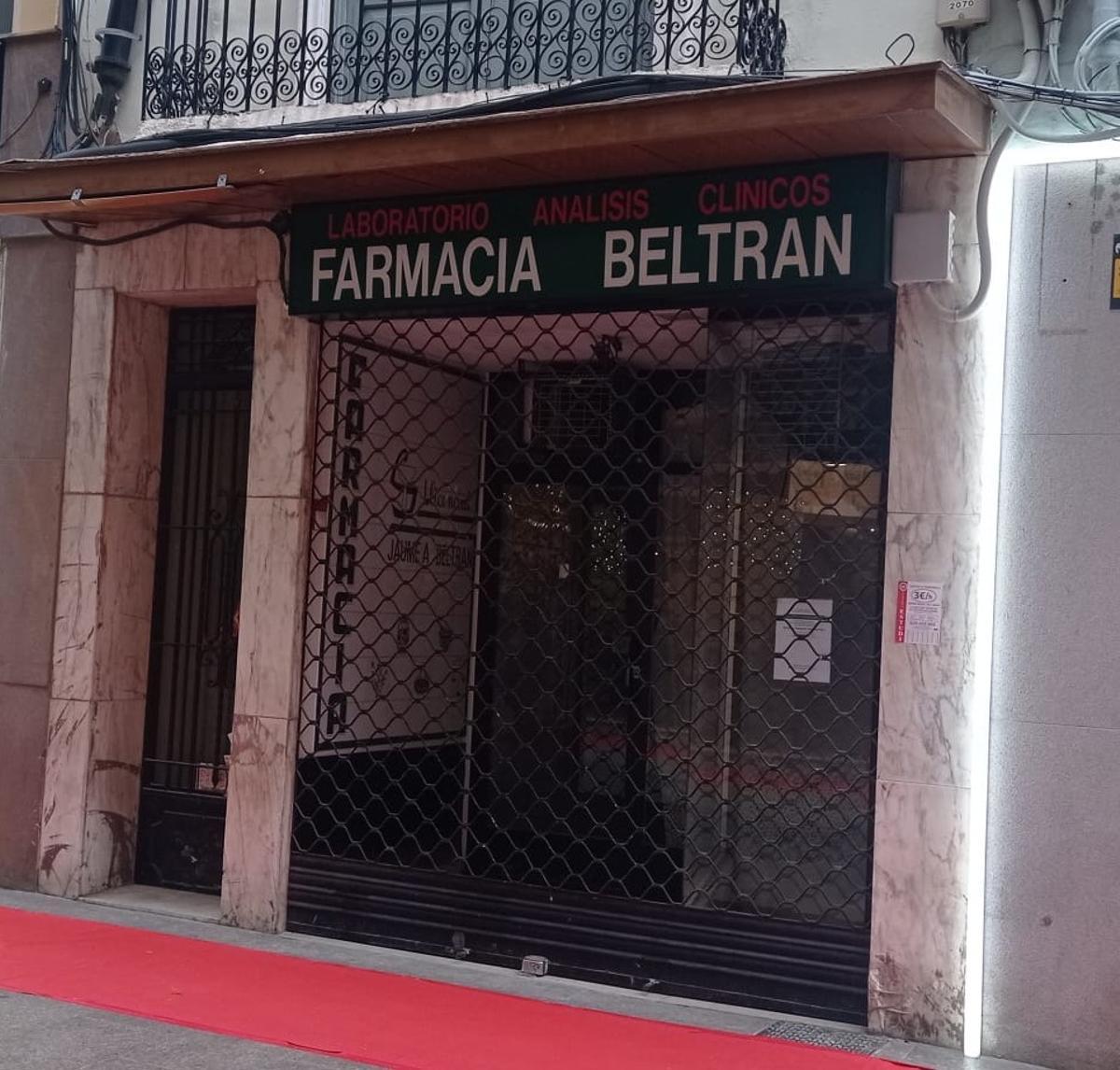 La emblemática farmacia Beltrán de la calle Enmedio se ha trasladado a la zona de la UJI.