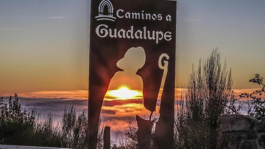 Explora los Caminos a Guadalupe, la gran ruta de peregrinación que eclipsó al Camino de Santiago