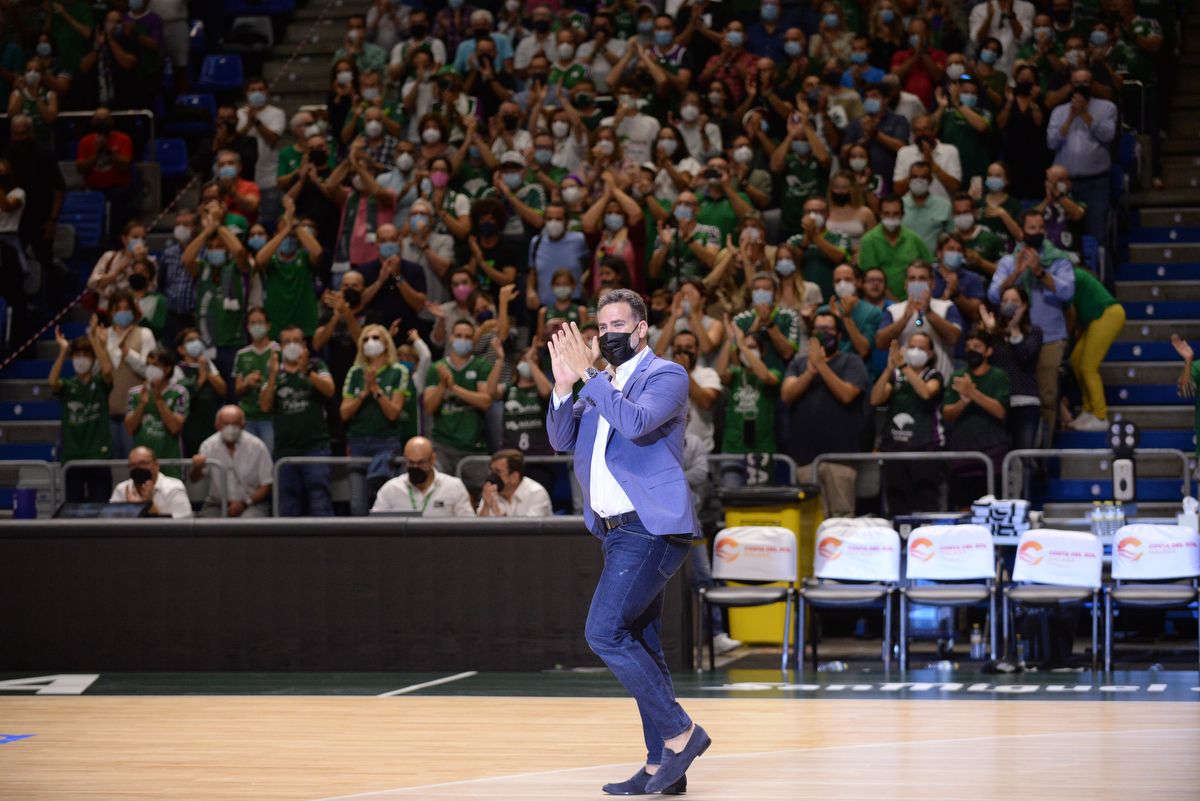 El Unicaja retira el '10' de Carlos Cabezas