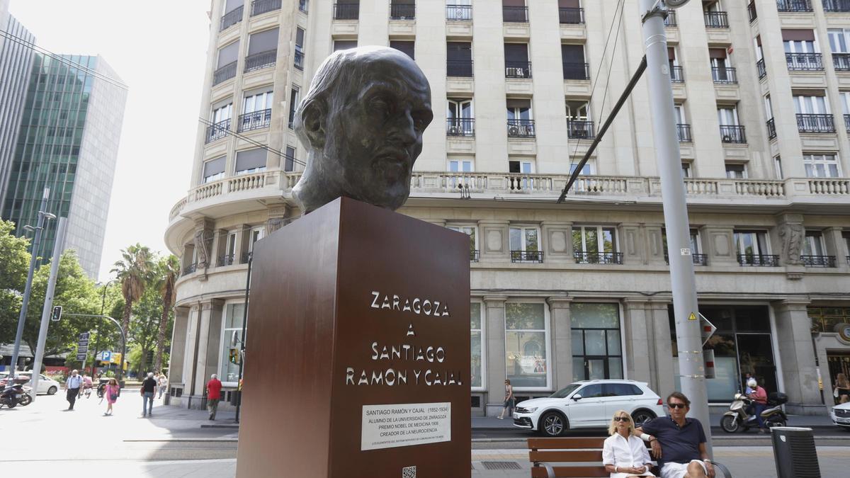 Busto de Ramón y Cajal en la Gran Vía zaragozana a la que ahora da nombre.