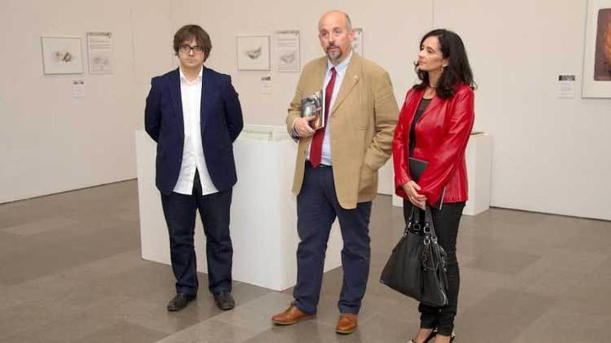 Juan Hernanz, Francisco Borge y Cristina Valdés, en la muestra.