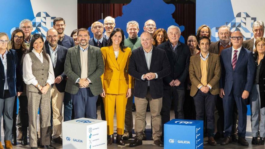 Reunión de diputados y senadores del PPdeG, ayer, con Miguel Tellado. |  Íñigo Rolán